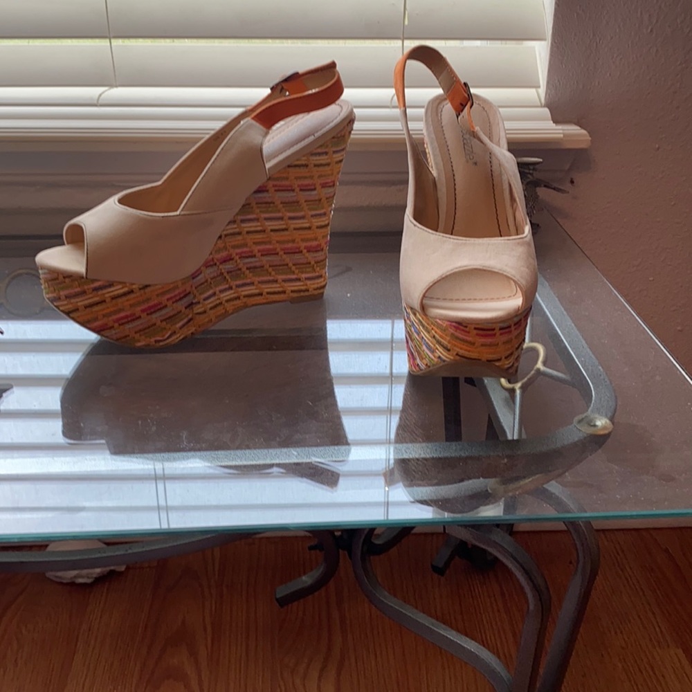 Multicolored tan wedge